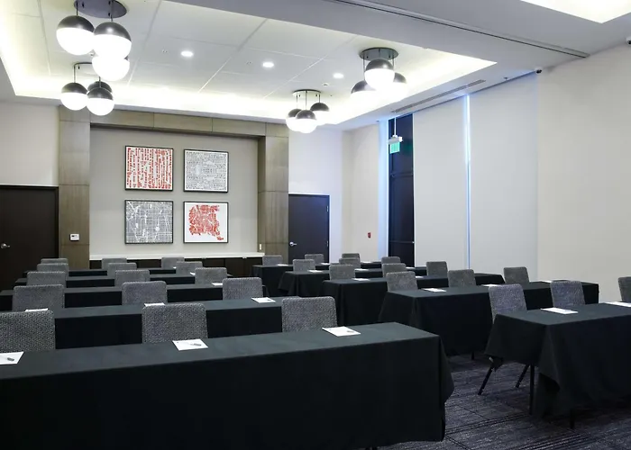 Hampton Inn & Suites Los Angeles/Sherman Oaks