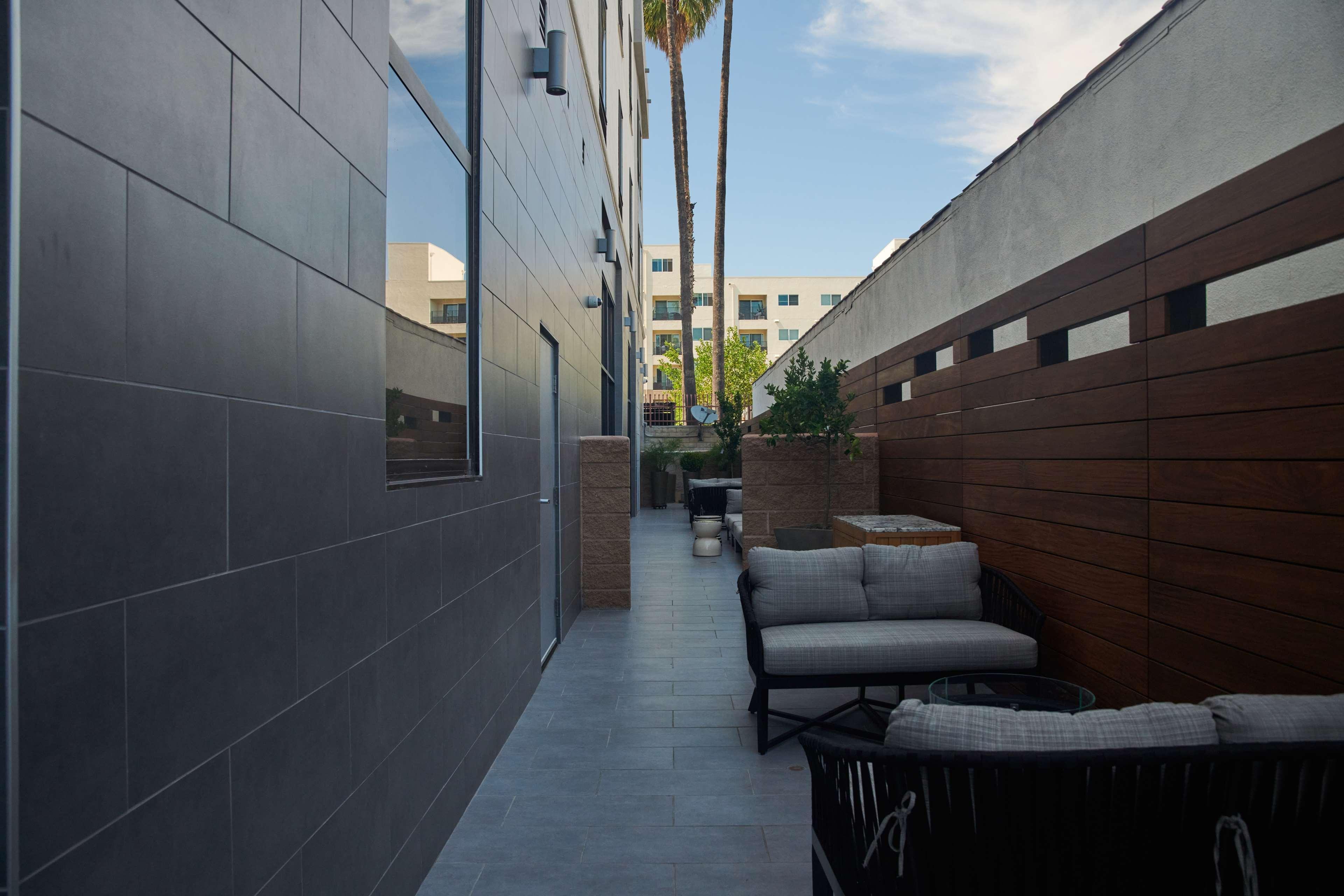 Hampton & Sherman Oaks Hotel