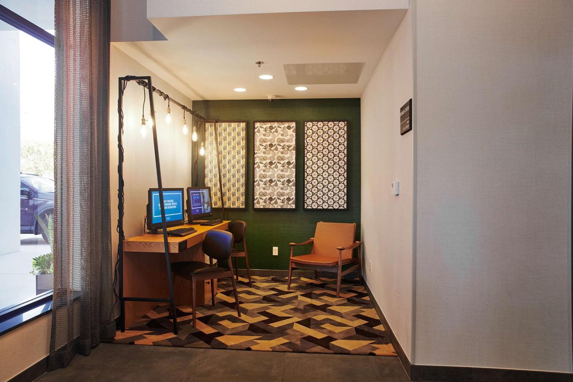 Hotel Hampton & Sherman Oaks 3*