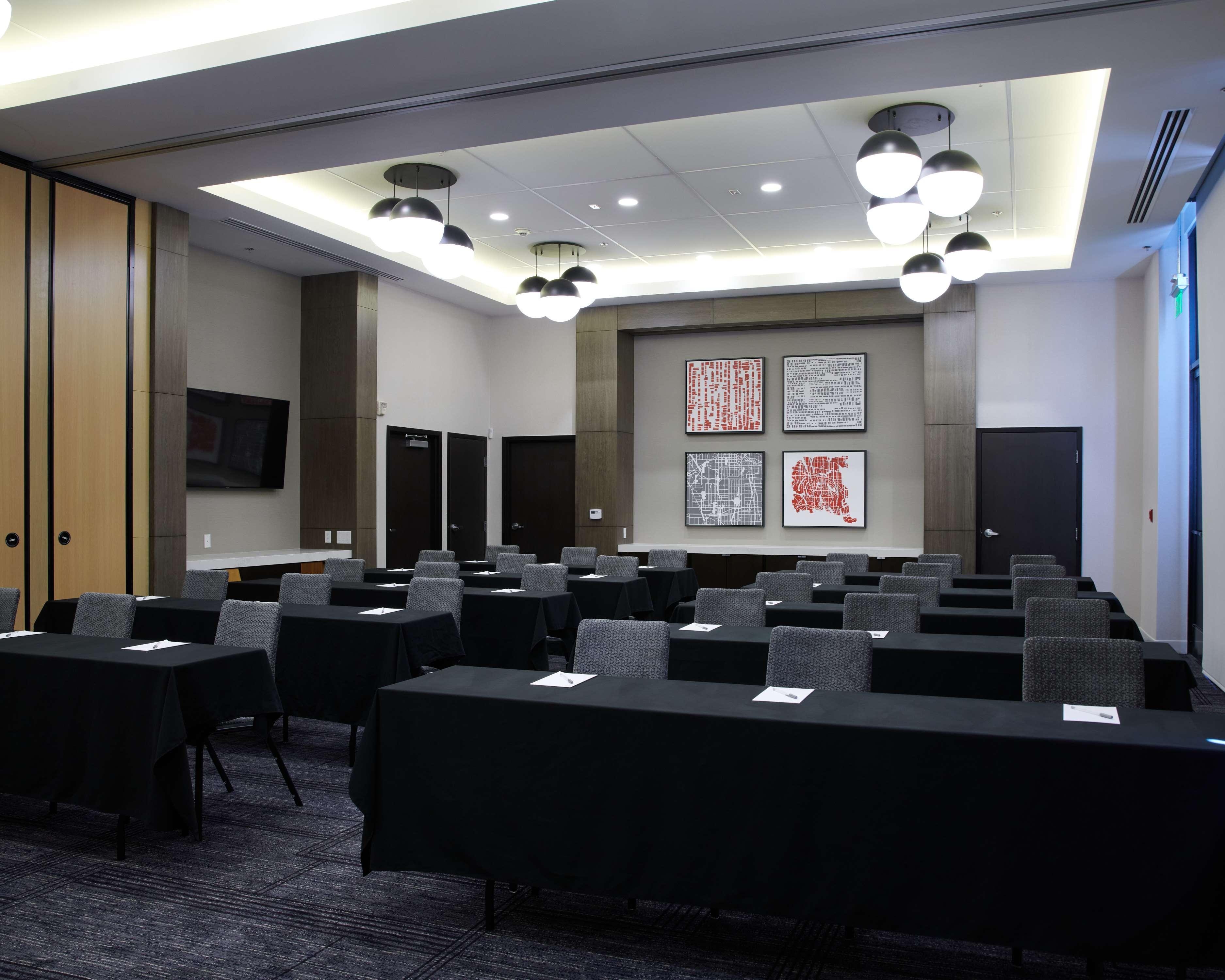 Hampton & Sherman Oaks Hotel