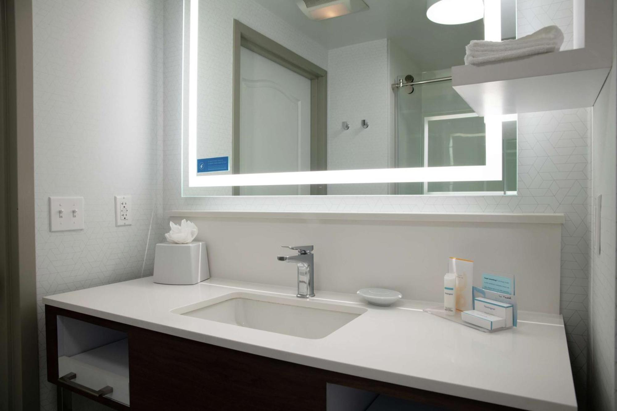 Hotel Hampton & Sherman Oaks 3*