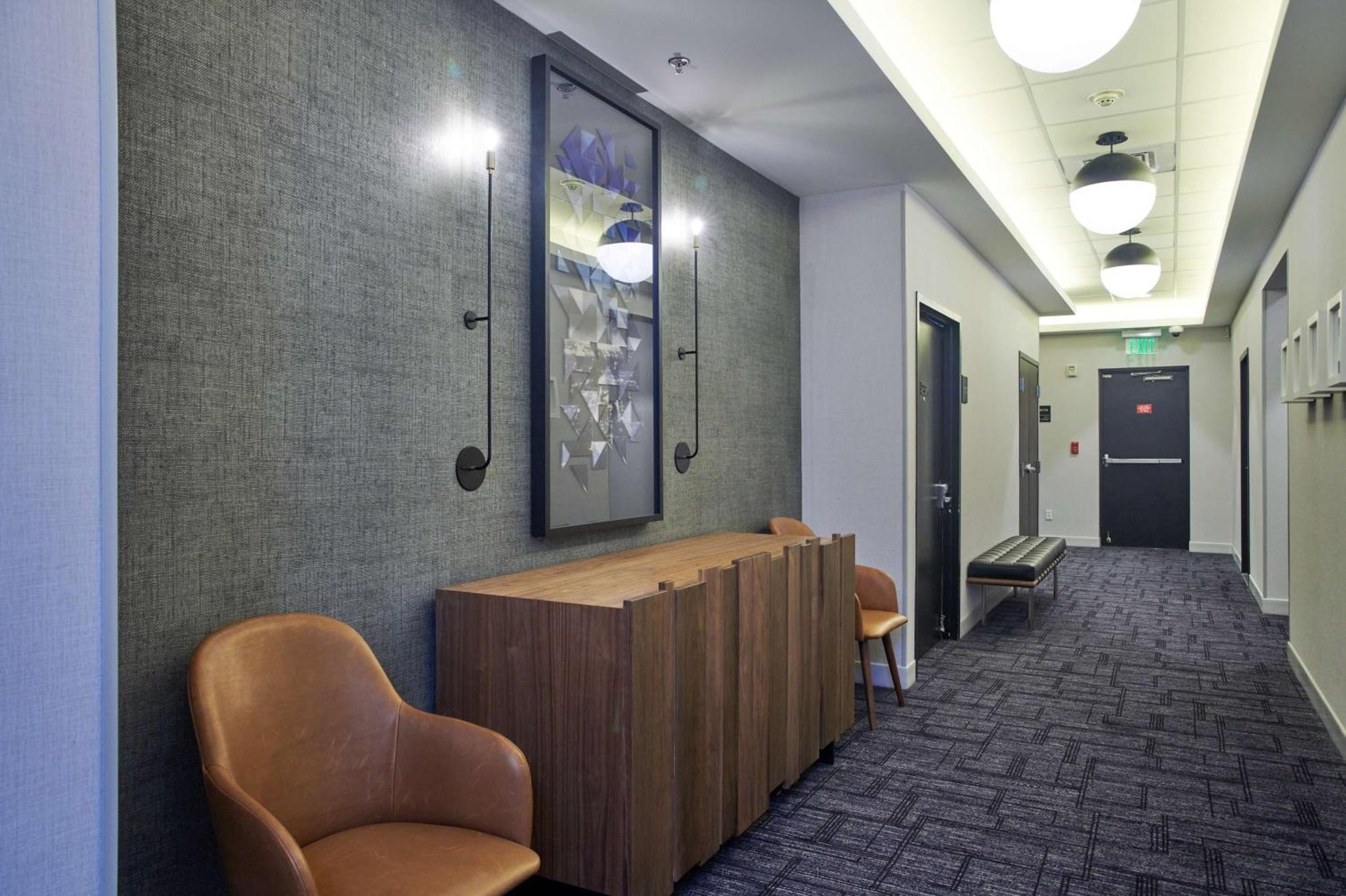 Hotel Hampton & Sherman Oaks