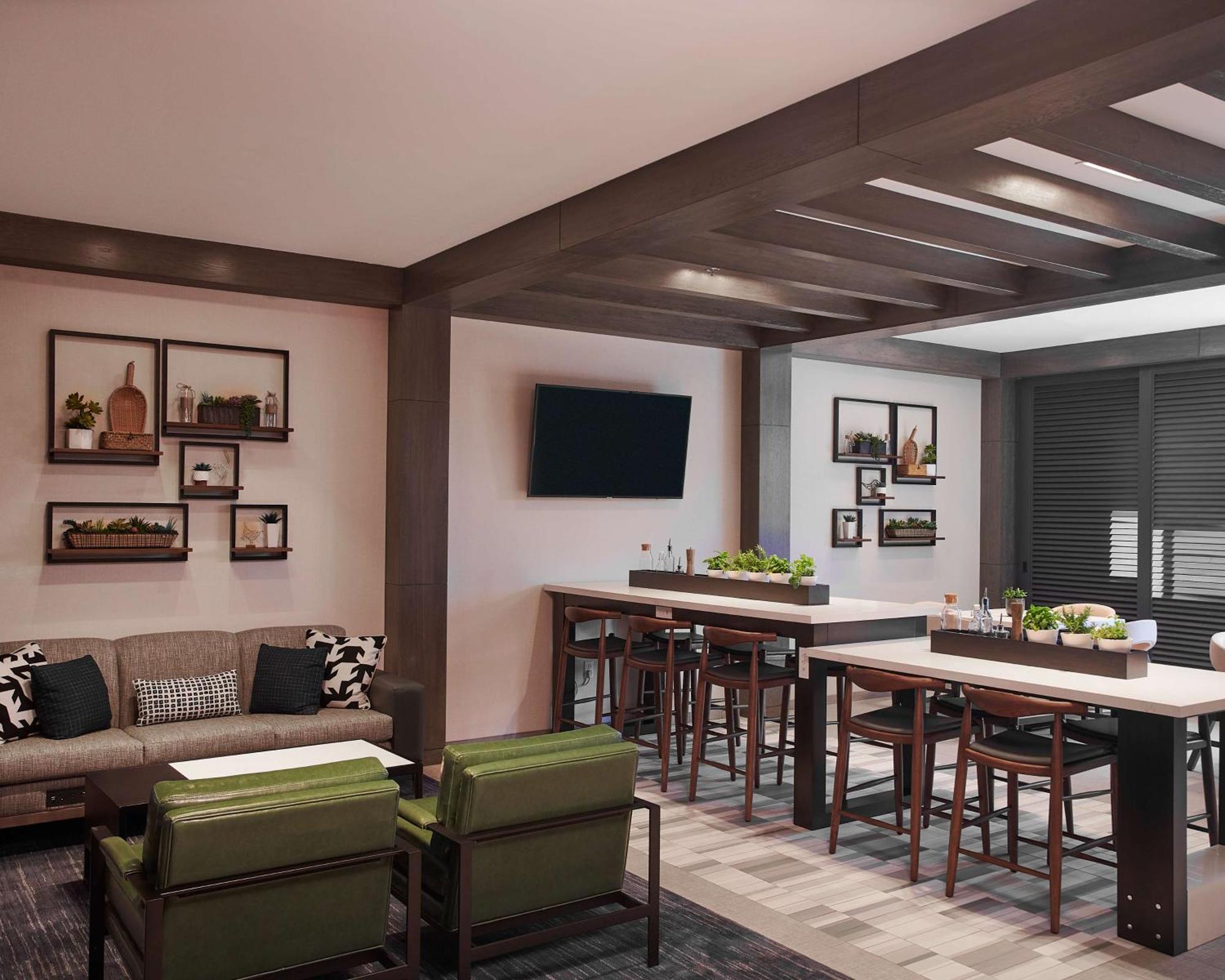 Hotel Hampton & Sherman Oaks