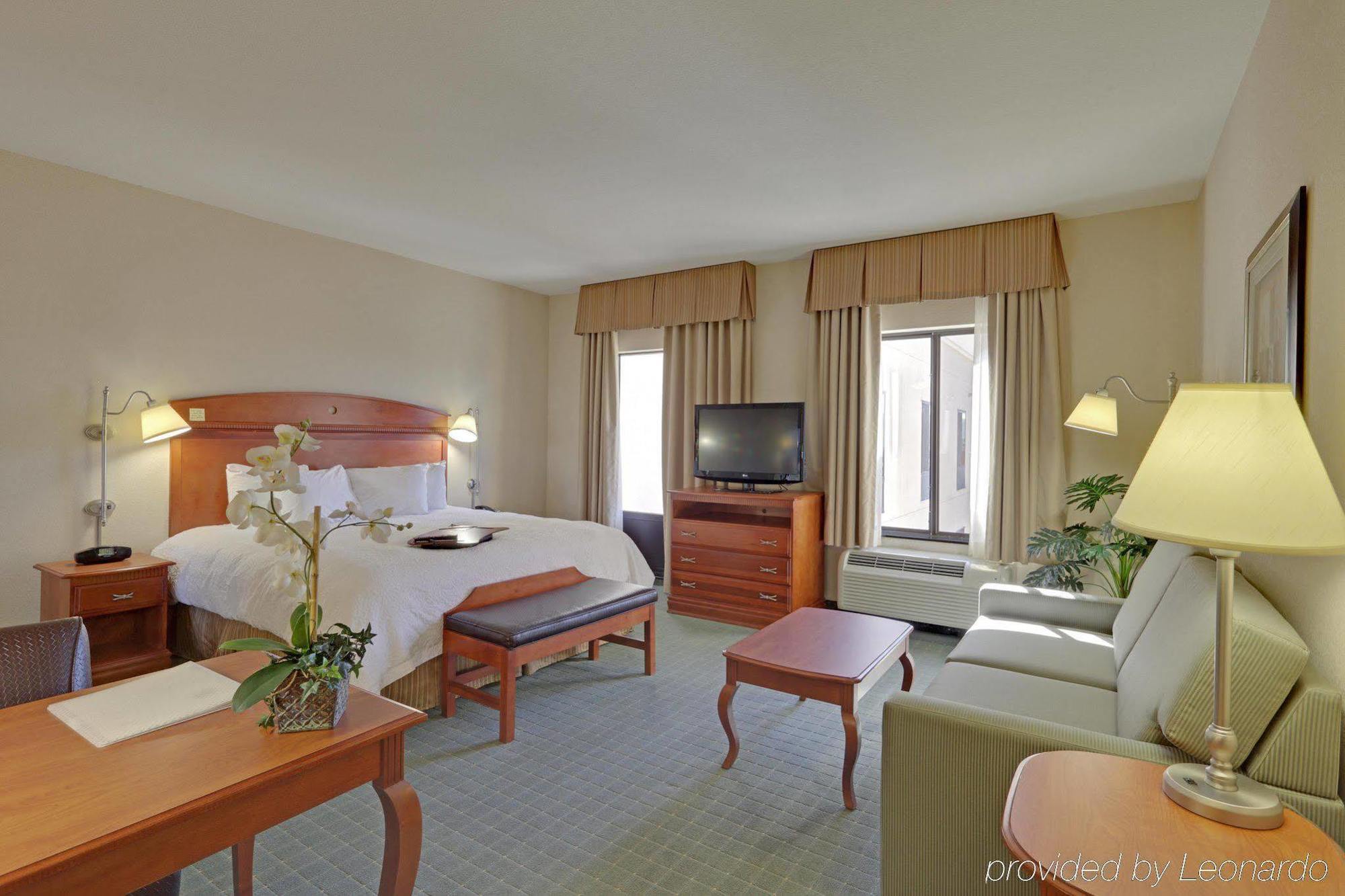 Hampton & Sherman Oaks Hotel 3*