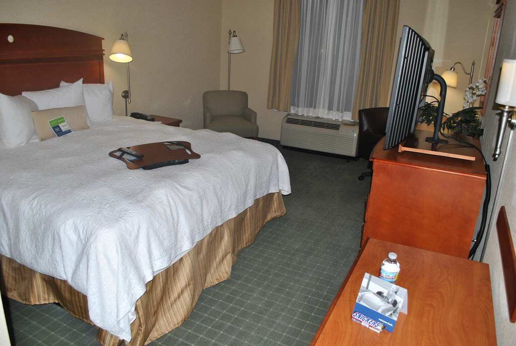 Hampton & Sherman Oaks Hotel 3*