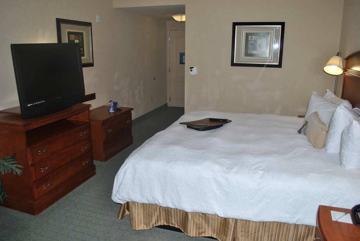 Hampton & Sherman Oaks 3*